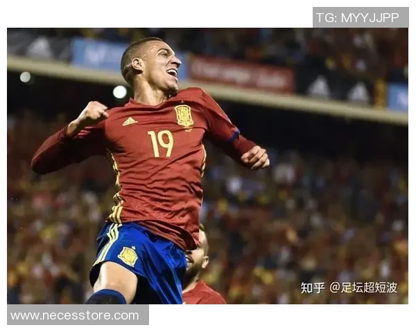 足球球星脱外套瞬间引热议 网友纷纷猜测背后隐藏的独特含义